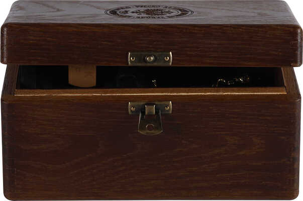 Копия носовой фигуры автомобиля Русско-Балтийского
вагонного завода в Риге 